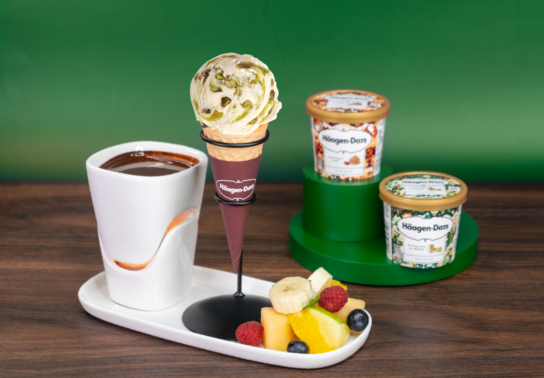 獨享朱古力火鍋 x 雪糕單球 ($68):選用Häagen-DazsTM 朱古力漿,配新鮮水果,可選開心果雪糕或栗子撻雪糕一球。