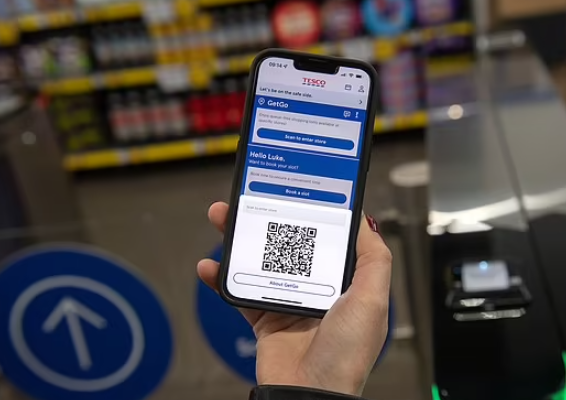 Tesco之前已推出無人商店服務,但顧客須下載app才能進店。(互聯網)