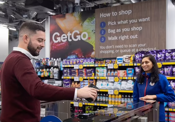 Tesco之前已推出無人商店服務,但顧客須下載app才能進店。(互聯網)