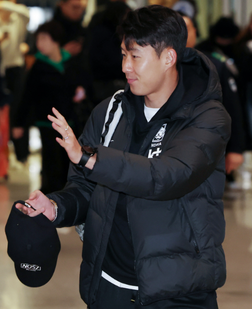 南韓坐擁孫興民、金玟哉、李剛仁3名在歐洲5大聯賽勁旅效力的球星,門票早已經售罄,並嚴格執行實名制入場,打擊黃牛票。