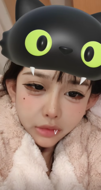 抖音網紅「剛滿18歲」,不過網民指實際年齡是32歲(抖音截圖)