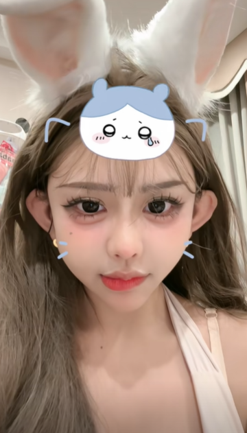 抖音網紅「剛滿18歲」,不過網民指實際年齡是32歲(抖音截圖)