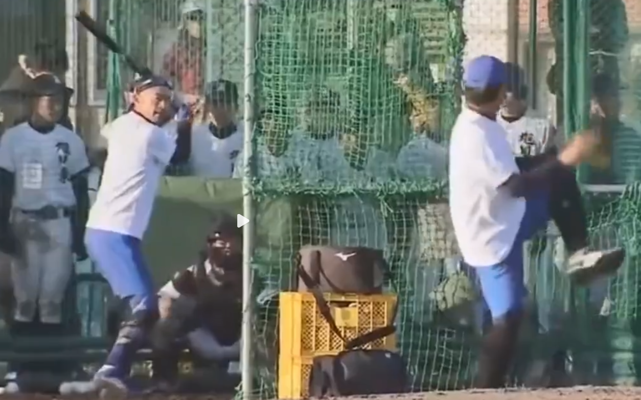 鈴木一朗到北海道旭川東高中示範棒球打擊