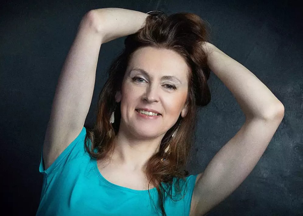 40歲的俄羅斯演員、編舞家與導演波琳娜(Polina Menshikh)