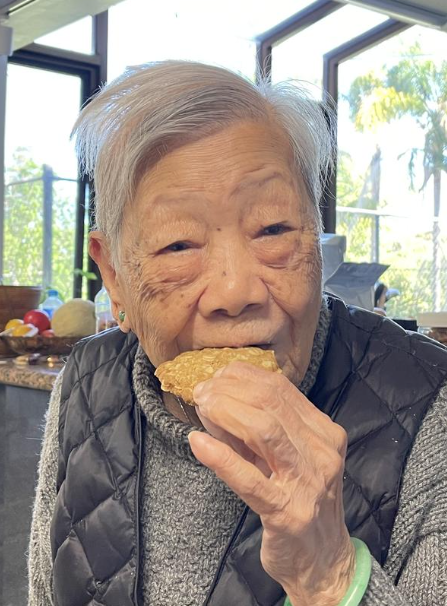 Helen指奶奶一直非常開朗和忙碌,積極的生活方式是她長壽的主因