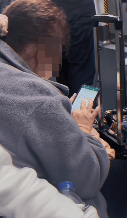 網上熱話|婦人坐港鐵覆「情人」WhatsApp:寶貝我想你來香港向我求婚 網民憂中電騙陷阱