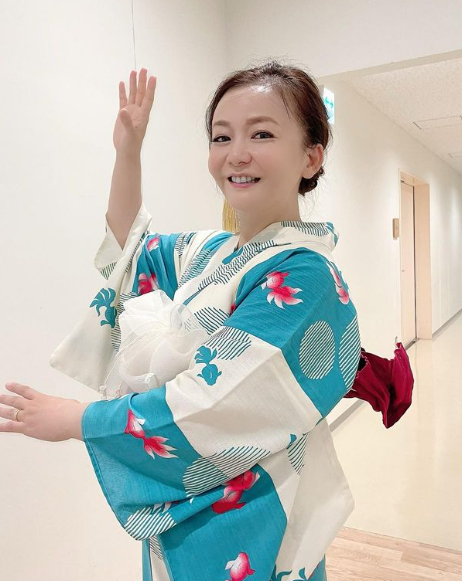 華原朋美現年48歲,與全盛期相去甚遠。(華原朋美IG)