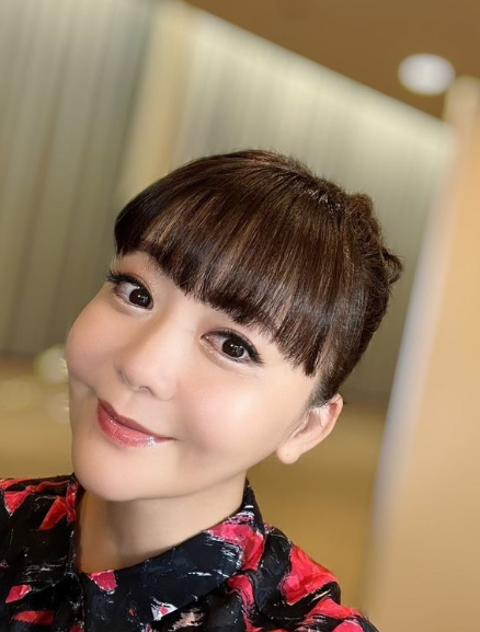 華原朋美現年48歲,與全盛期相去甚遠。(華原朋美IG)