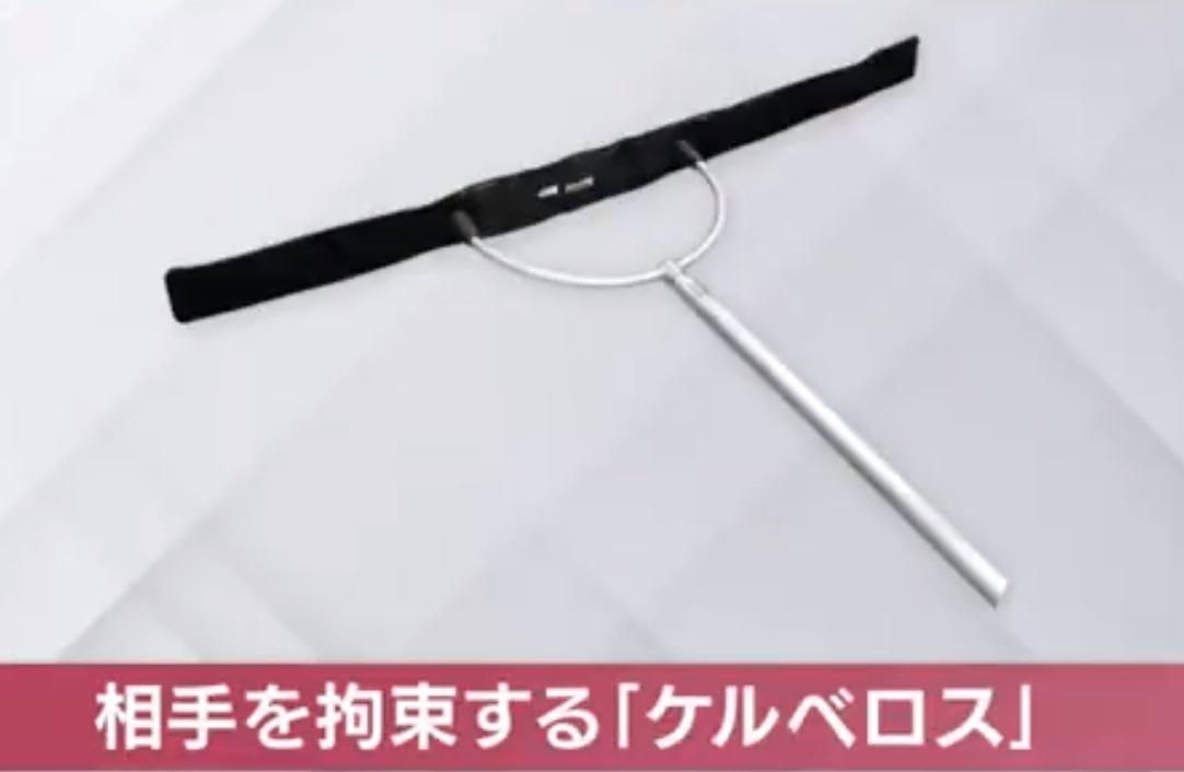 日本媒體展示高效能防盜叉的使用。(影片截圖)