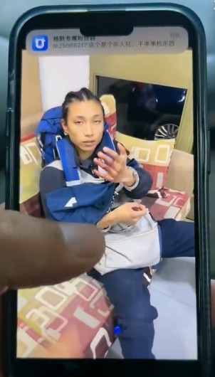 事後當地警方拘捕一名中國籍男子,在他身上搜出多部手機,其中一部屬於小濤。