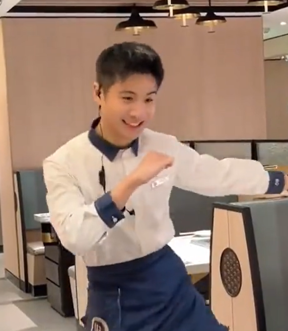 內地多個城市的海底撈分店侍應大跳名為「科目三」的舞蹈,於社交平台抖音爆紅