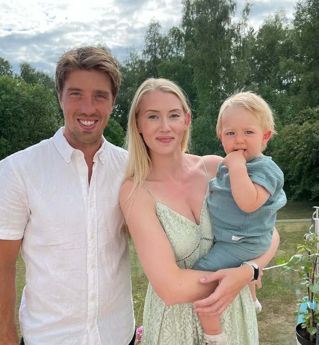 哈夫瓦森和妻子、小孩合照。(哈夫瓦森IG)