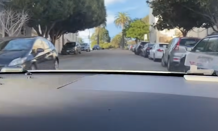 軚盤自動操控時的體驗像科幻電影,她直言行程時緊張得「心臟都快跳出來」,