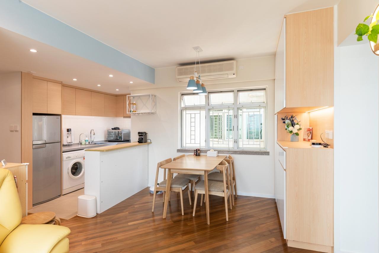 配以不同色調的木傢俬及木地板,能造出深淺交錯的層次感