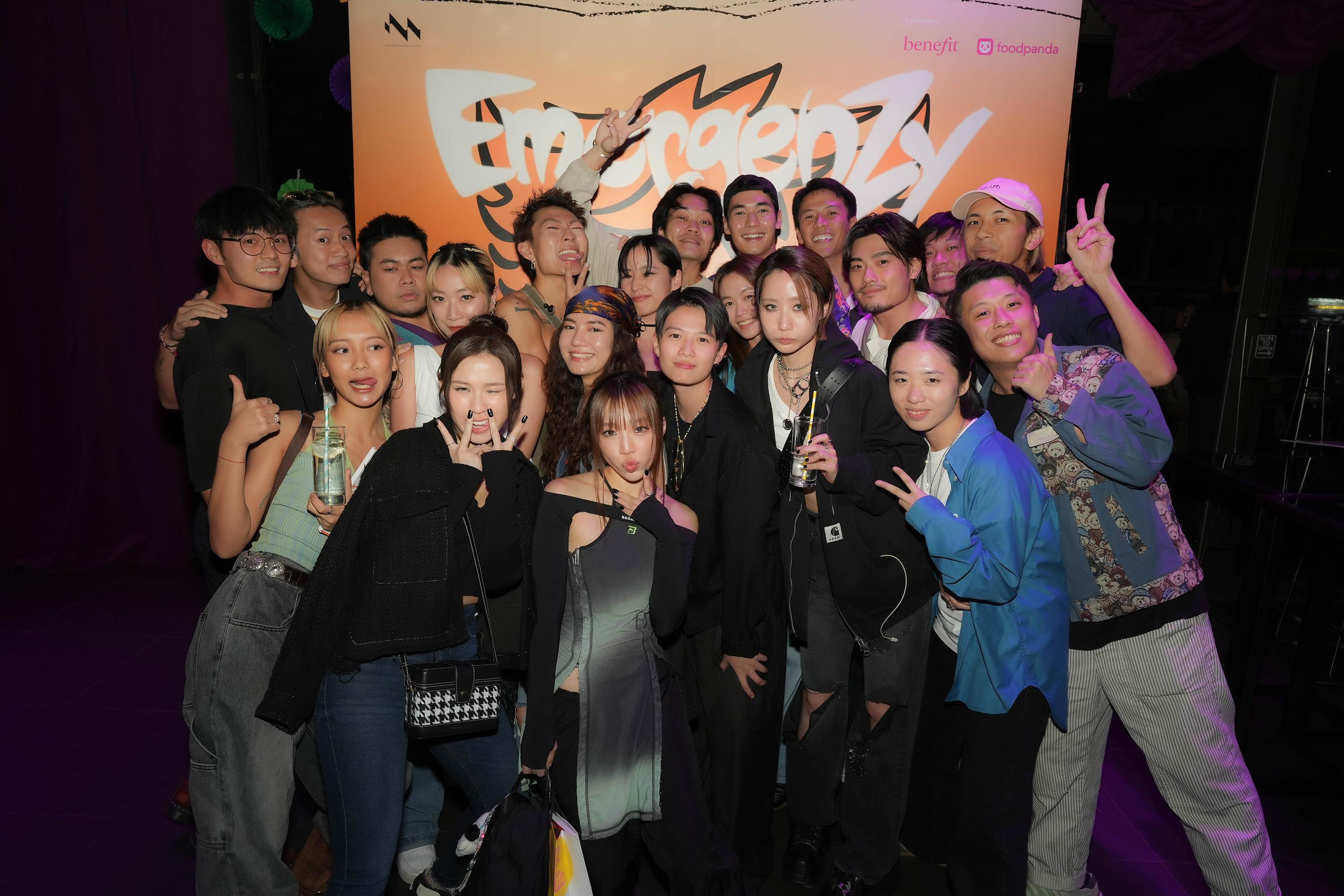 黃凱逸Zelos與圈中好友合照。