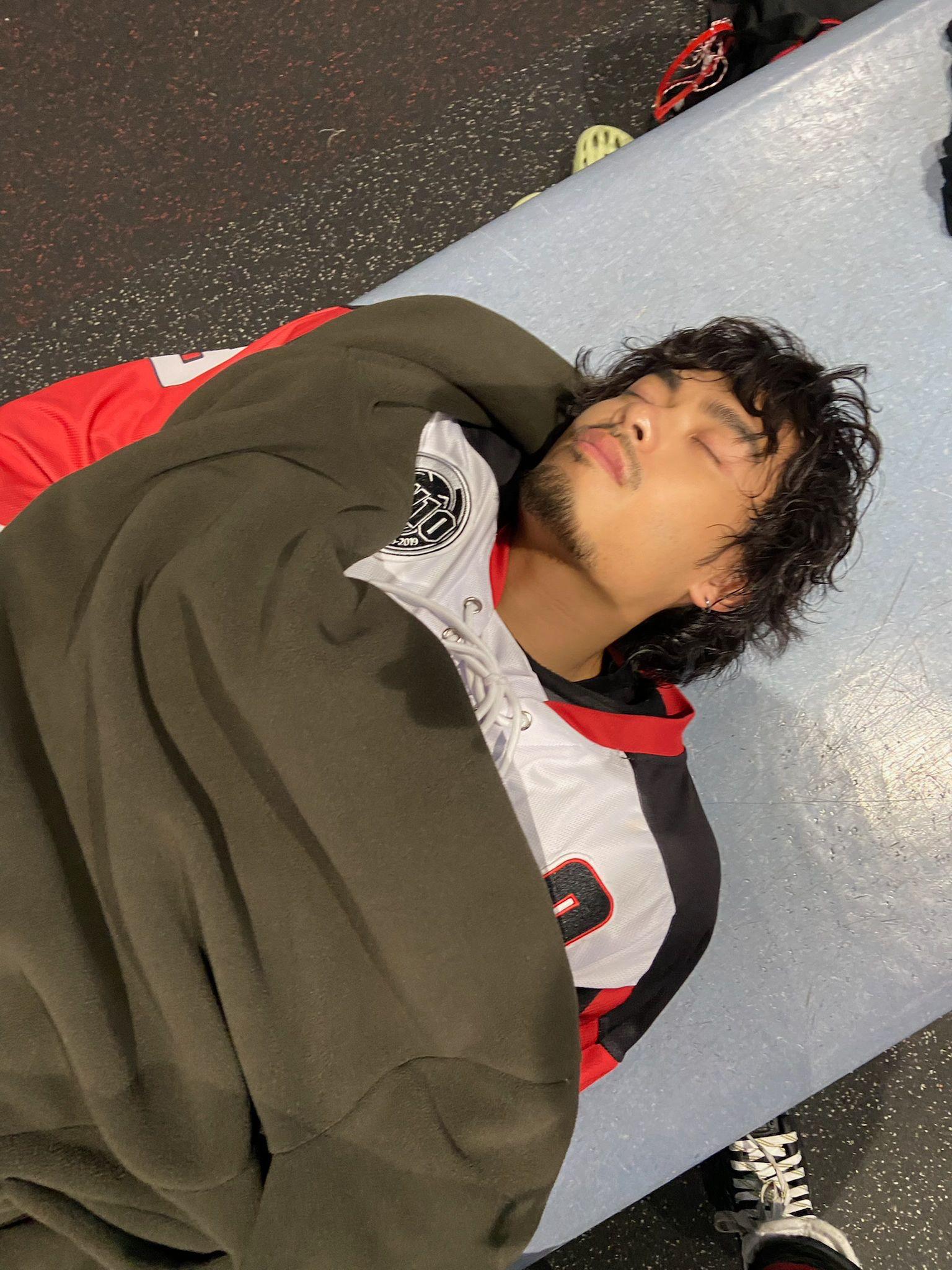 黃溢濠拍《冰上火花》跌傷膊頭,差點要開刀做手術。