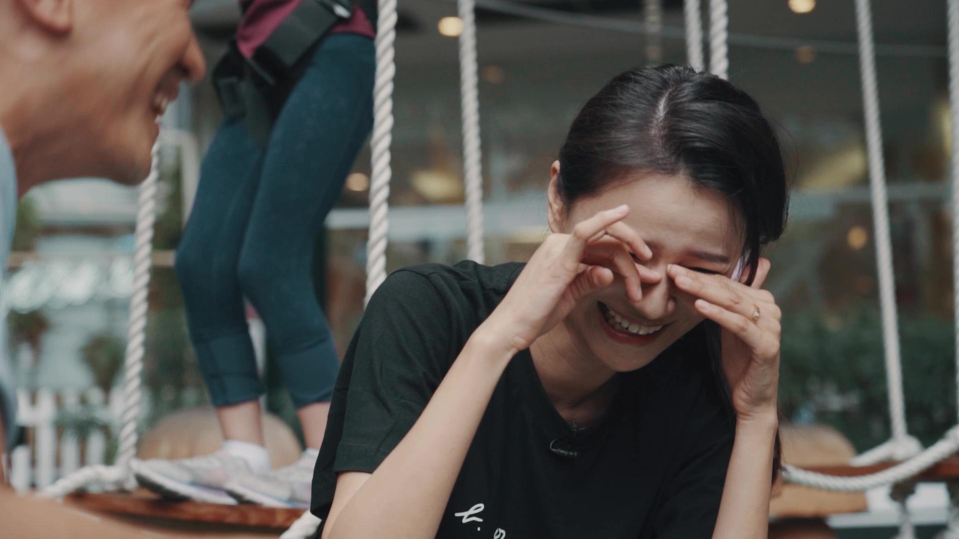 翠如忍不住不停拭淚。