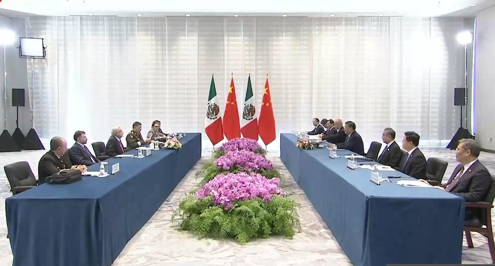 習近平與墨西哥總統洛佩斯。(央視新聞)