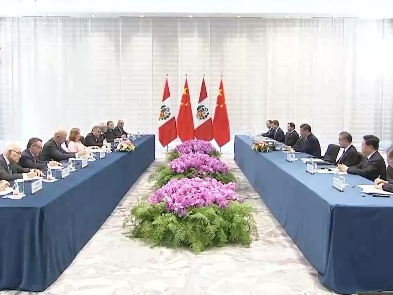 習近平與秘魯總統博魯阿爾特。(央視新聞)