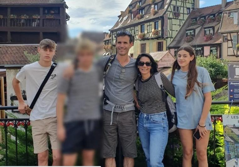 (左起)Noam Or、Yali Or、父親、母親、Alma Or。(網上圖片)