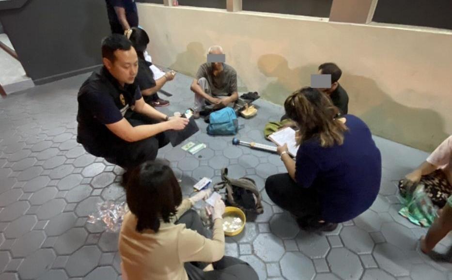 泰國警方已針對這起事件展開調查,不排除有人口販運集團參與嫌疑。(微博)