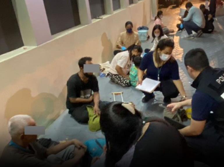 泰國警方已針對這起事件展開調查,不排除有人口販運集團參與嫌疑。(微博)