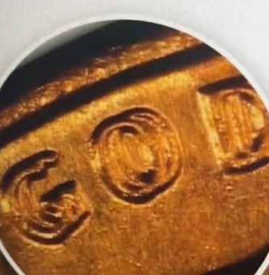 「LIBERTY」(自由)和「In God We Trust」(我們信仰上帝)字樣印了2次,令字體產生重影的效果。(網上圖片 )