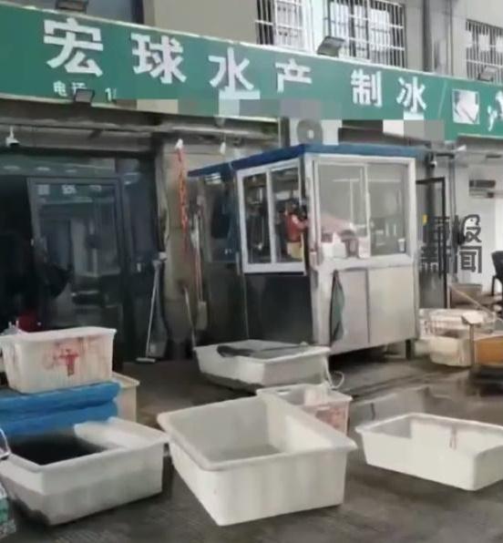 捉狗隊向「宏球水產」支付了150元人民幣的加工費宰殺「猴子」。(微博)