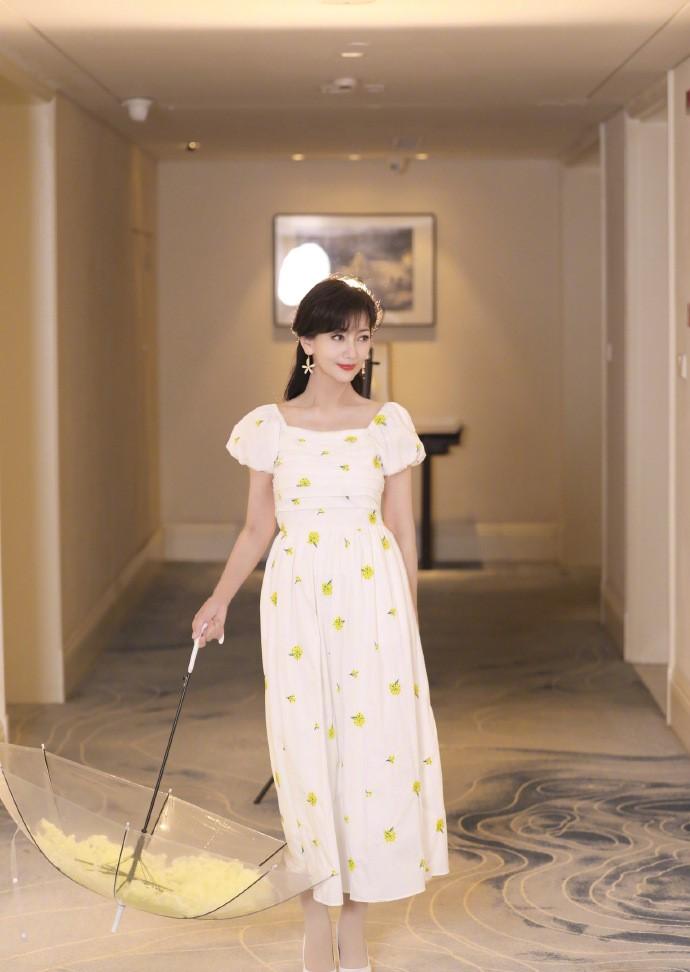 趙雅芝凍齡有術,包括注重飲食及勤做運動(趙雅芝微博)