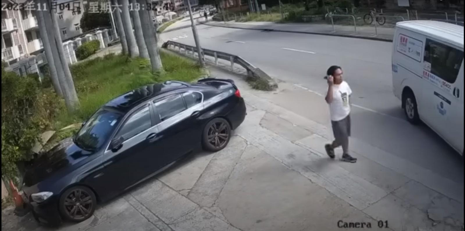 車Cam直擊|Tesla女司機打死火燈轉彎,遭貨Van相撞。(網片截圖)