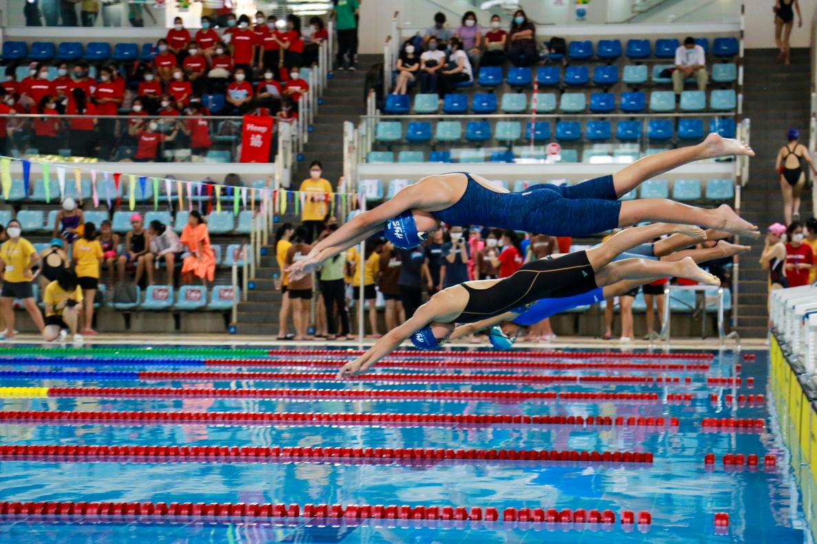 何助理校長認為,運動可以推動學生學習分配時間及養堅毅精神,校內廿多個運動團隊亦獲獎無數。