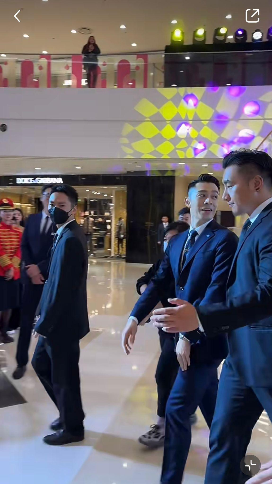 周柏豪內地出席活動排場勁 被記錯40歲以3字回應 網民大讚:玩得又EQ高