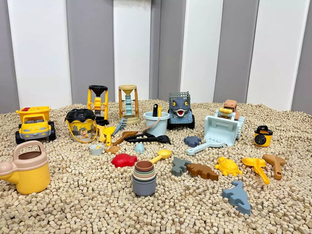 小朋友最喜歡的沙池,當中更有多款玩具。