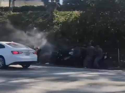 香港珠寶商洛杉磯公路遇「撞車黨」(影片截圖)