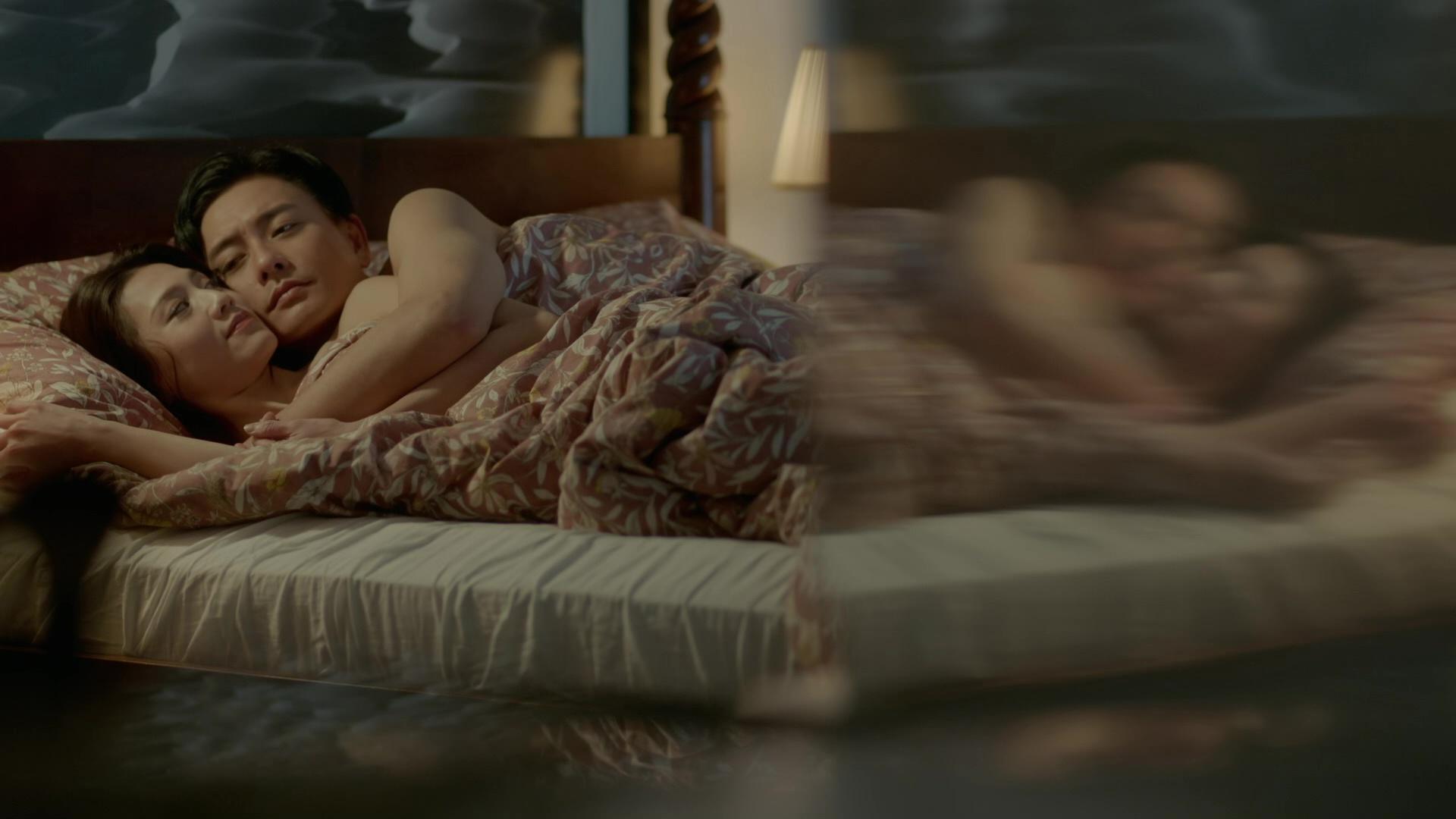 娜姐在《叠影狙擊》中與幾位男對手均有親熱戲。