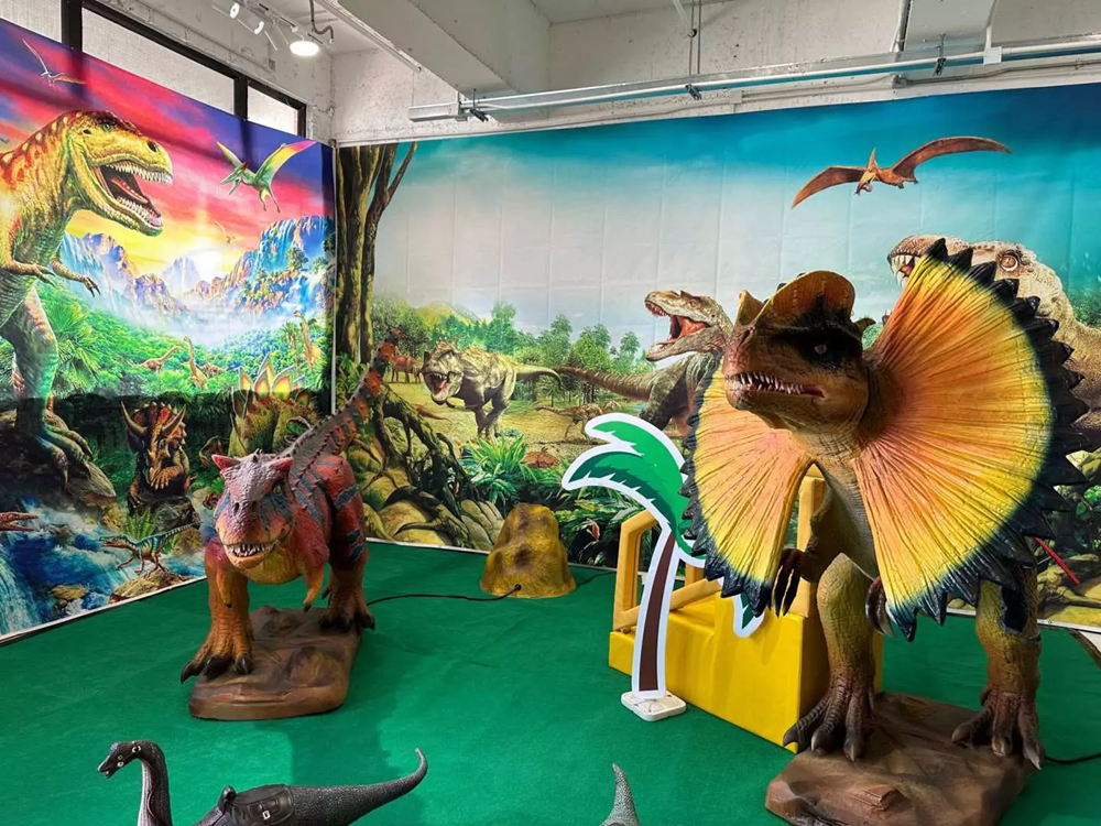 恐龍坐騎區向所有小朋友開放,盡情打卡拍照或自費騎乘,感受恐龍的震撼氣息。