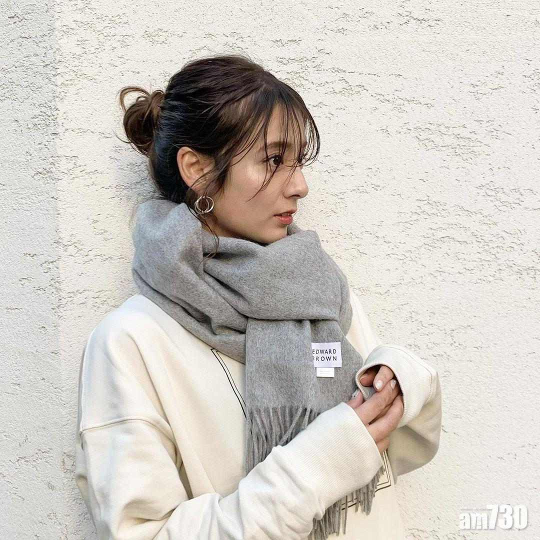 頸巾打法|紐約式與休閒風的穿搭是絕配!(Instagram@ miiikunkun)