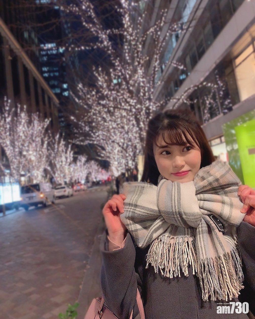 頸巾打法|蝴蝶結式用較長及厚的圍巾綁出來的效果會較佳。(Instagram@yukinco6o8)
