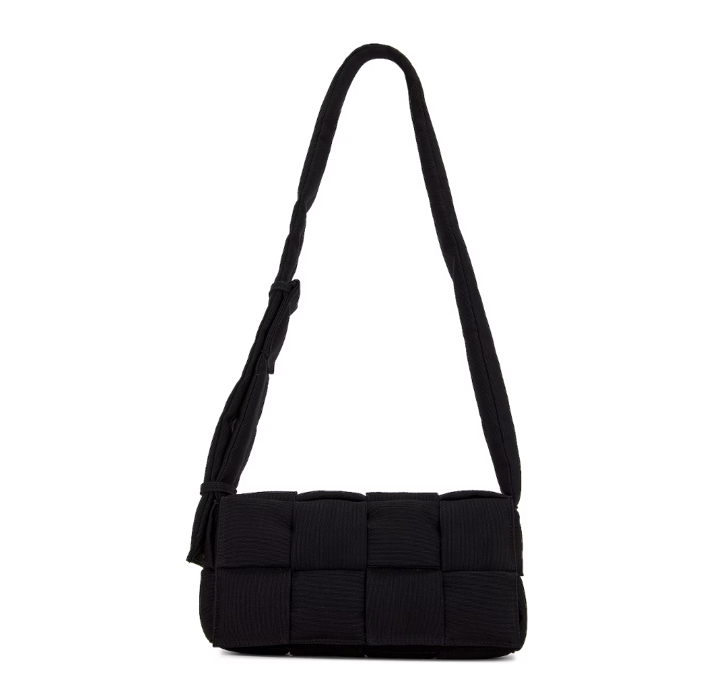 雙11優惠|Bottega Veneta Medium Padded Tech Cassette Canvas Mix Bag 特價:$11,497;原價:$16,423