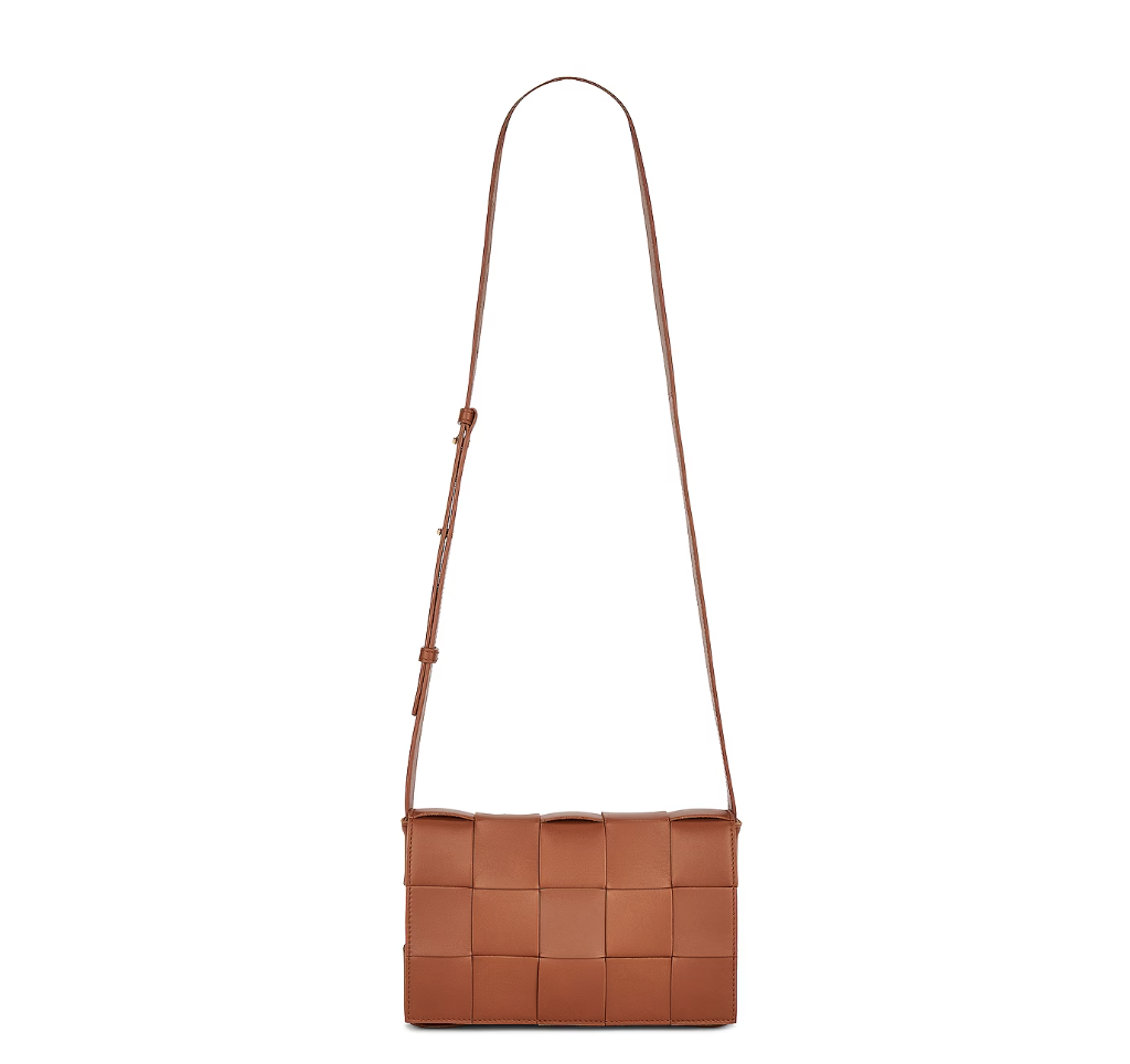 雙11優惠|Bottega Veneta Cassette Crossbody Bag 特價:$15,876;原價:$22,680