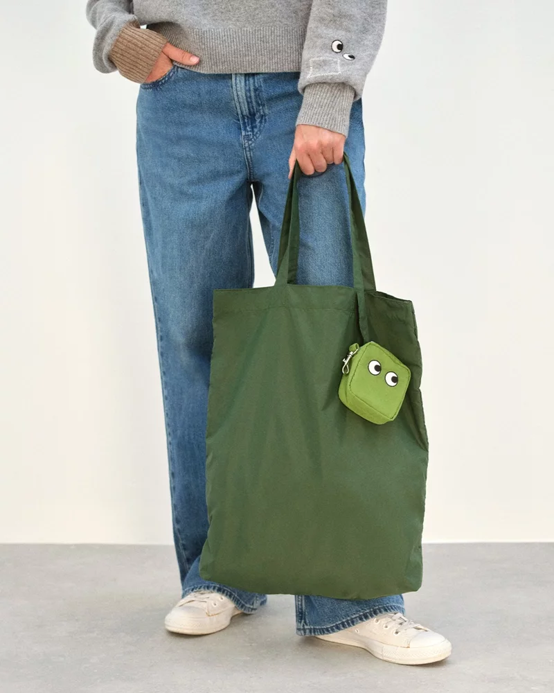 UNIQLO and ANYA HINDMARCH首個聯名系列 11月24日登場