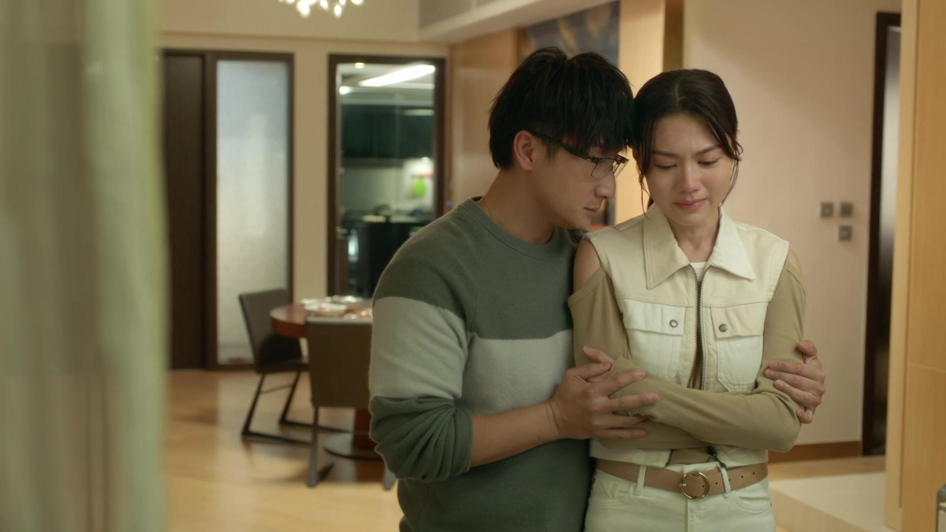 娜姐在《叠影狙擊》中與幾位男對手均有親熱戲。