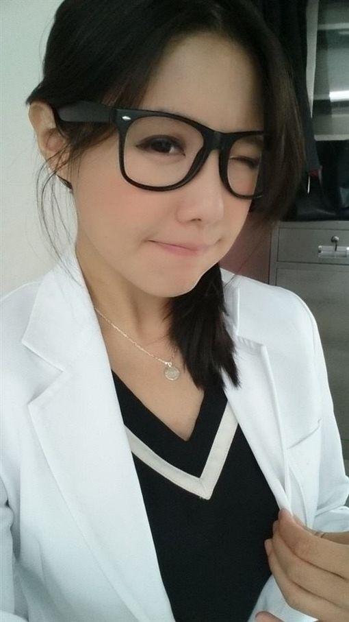 「台大十三妹」女神楊伊湄消失2年突宣布已結婚 懷孕5個半月跑13公里比賽!