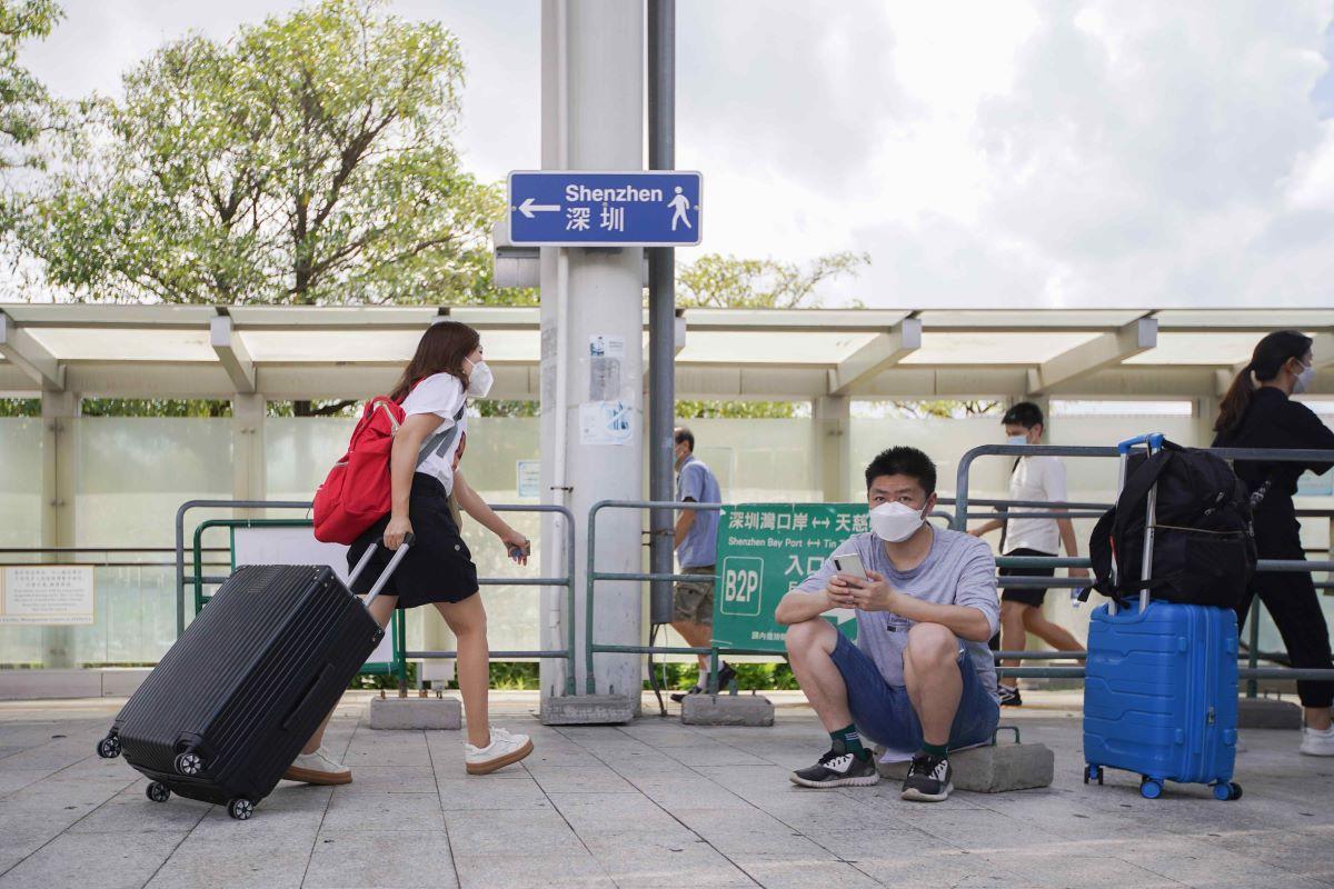 回鄉證續期,需要近半年拍攝的正面免冠白底彩色紙質相片1張