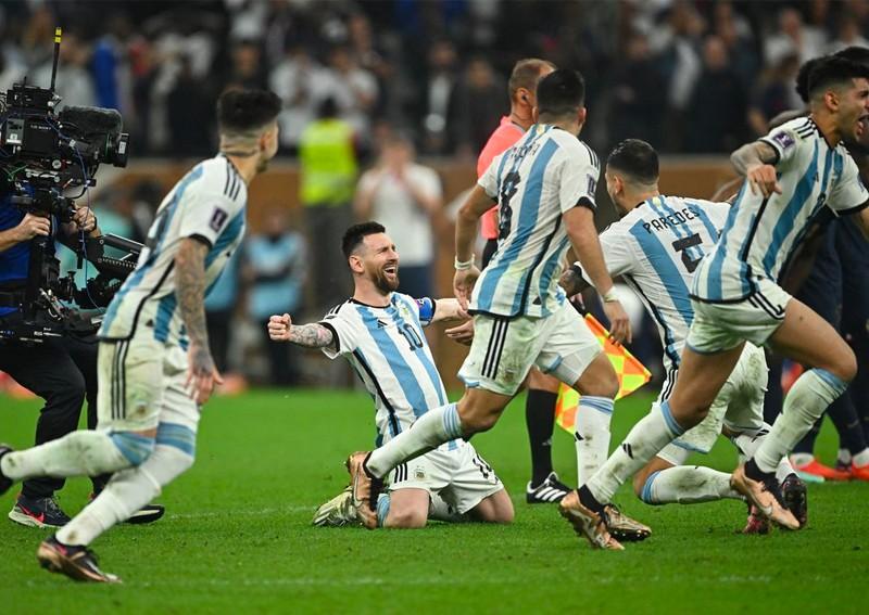 美斯去年世界盃出戰的7場比賽,其中6場在上半場穿著的球衣,將由蘇富比公開拍賣。(資料圖片)