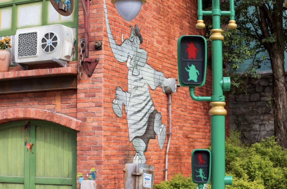 園區內重現了電影中的四個經典城區。