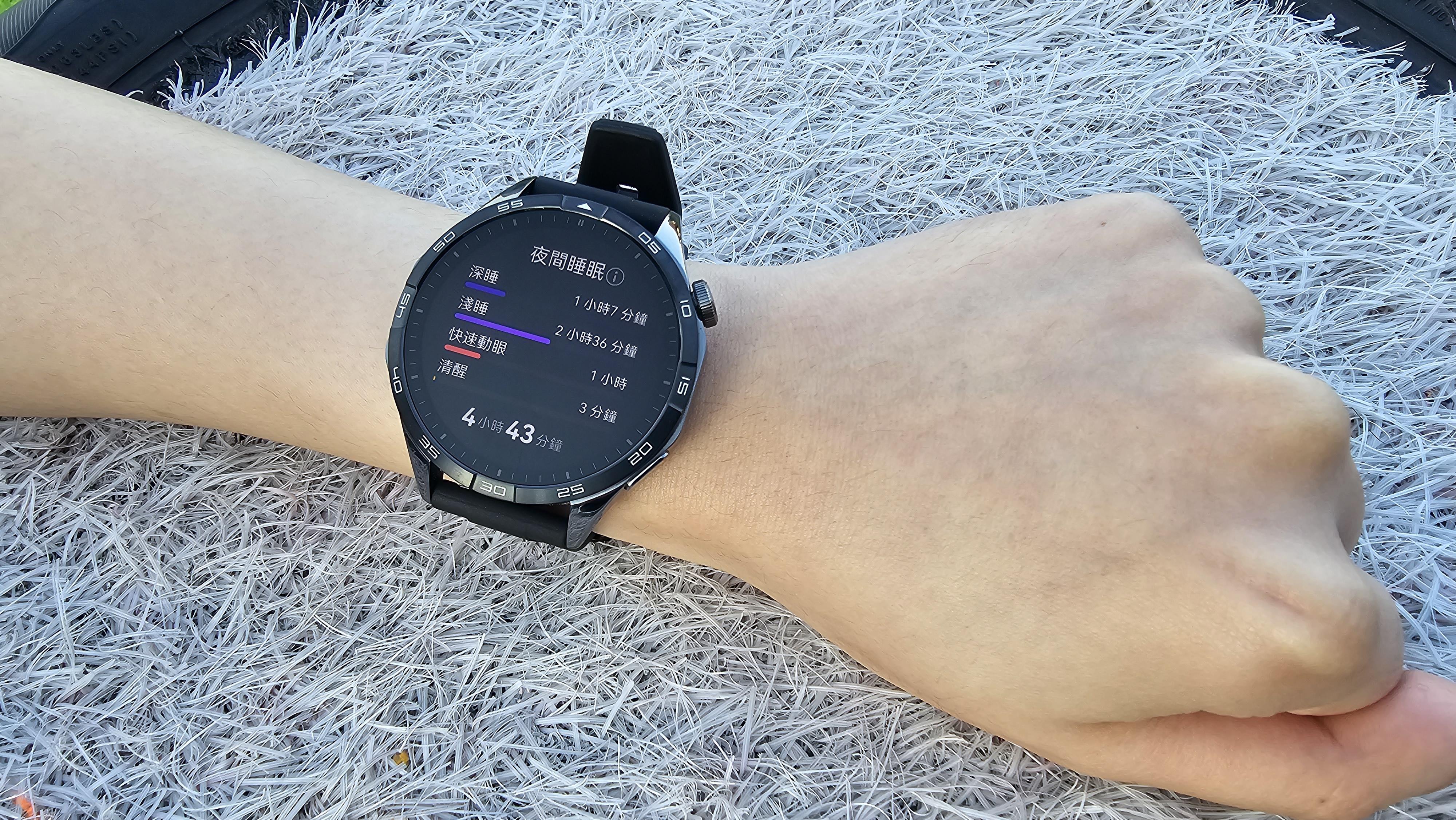 手錶能準確紀錄小編昨晚的睡眠規律。