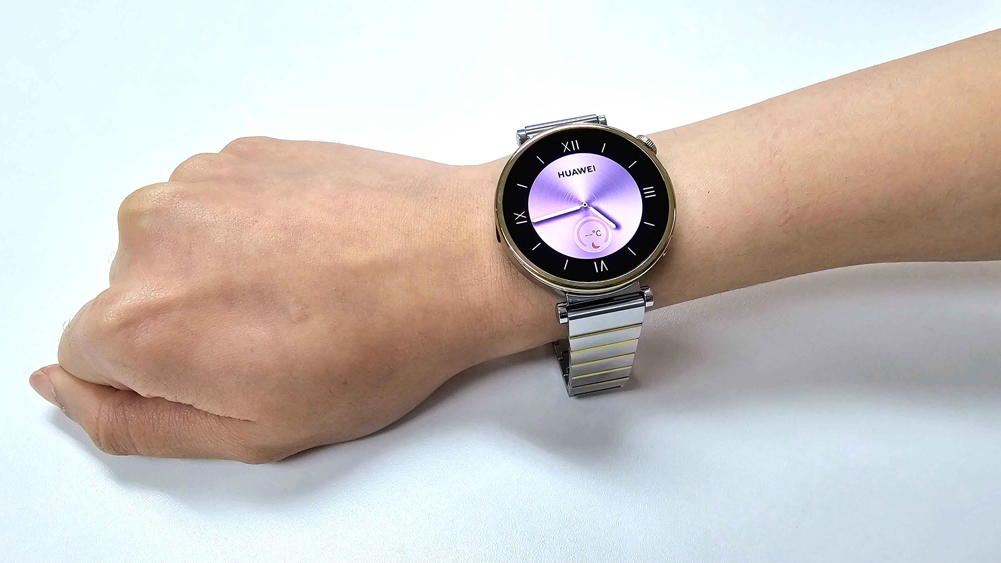 女裝HUAWEI WATCH GT 4 41mm換成圓形閃耀光環錶盤設計,女同事試戴都十分滿意。