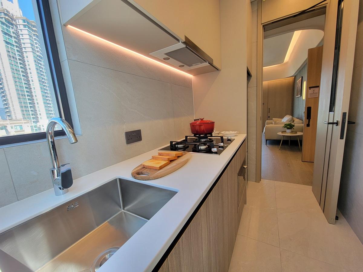 城軒示範單位|708呎三房交樓標準及連裝修一齊睇!主人房三邊大玻璃窗勁開揚|多圖