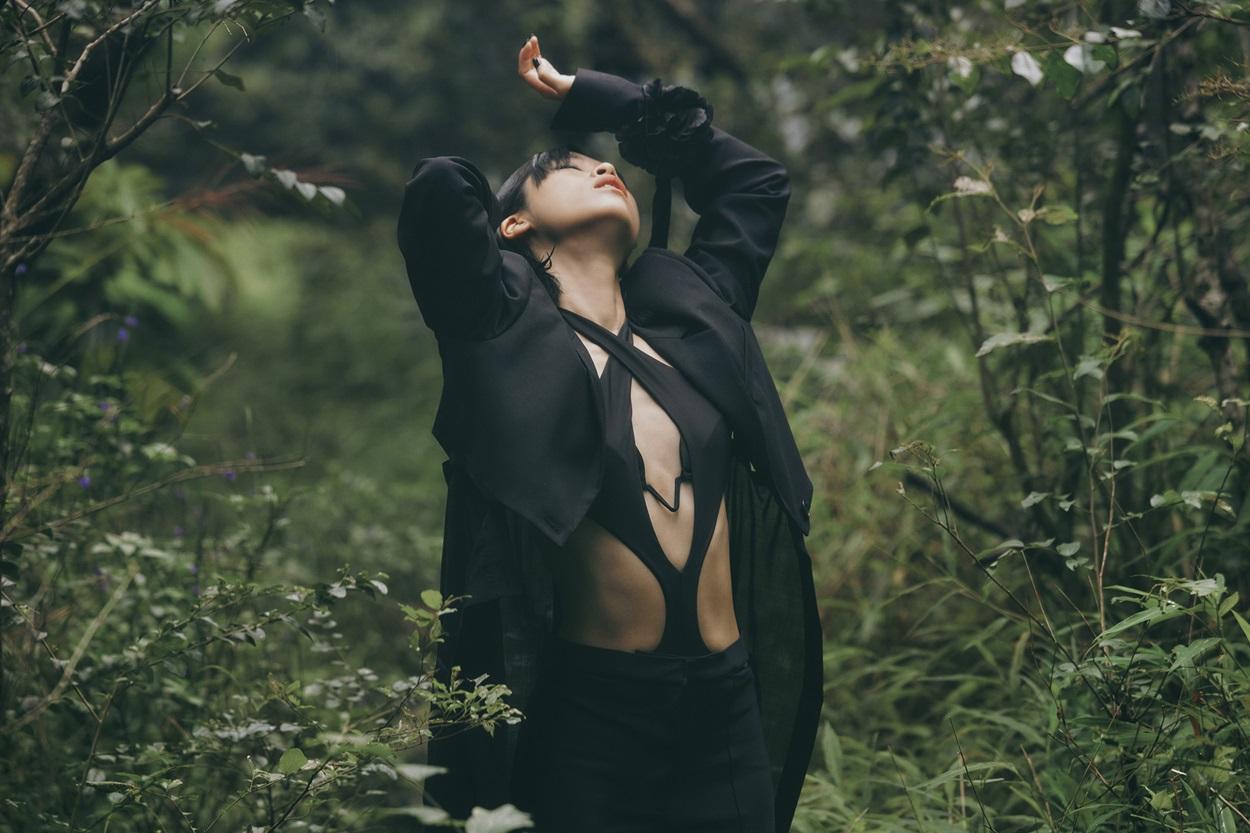 王嘉儀Sophy《Race of Faithft. YELLOW黃宣)》MV